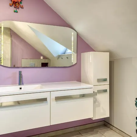Holiday home 5 Bedroom Gorgeous In Ganzeville